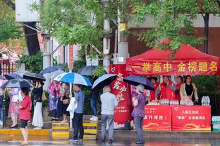 赵继伟晒与易建联合影：祝福联哥未来一切顺利 有机会球场再战